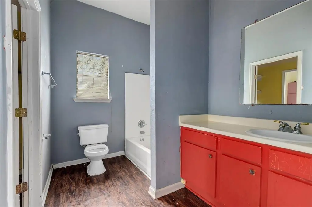 Bedroom at 7101 Wendemere St